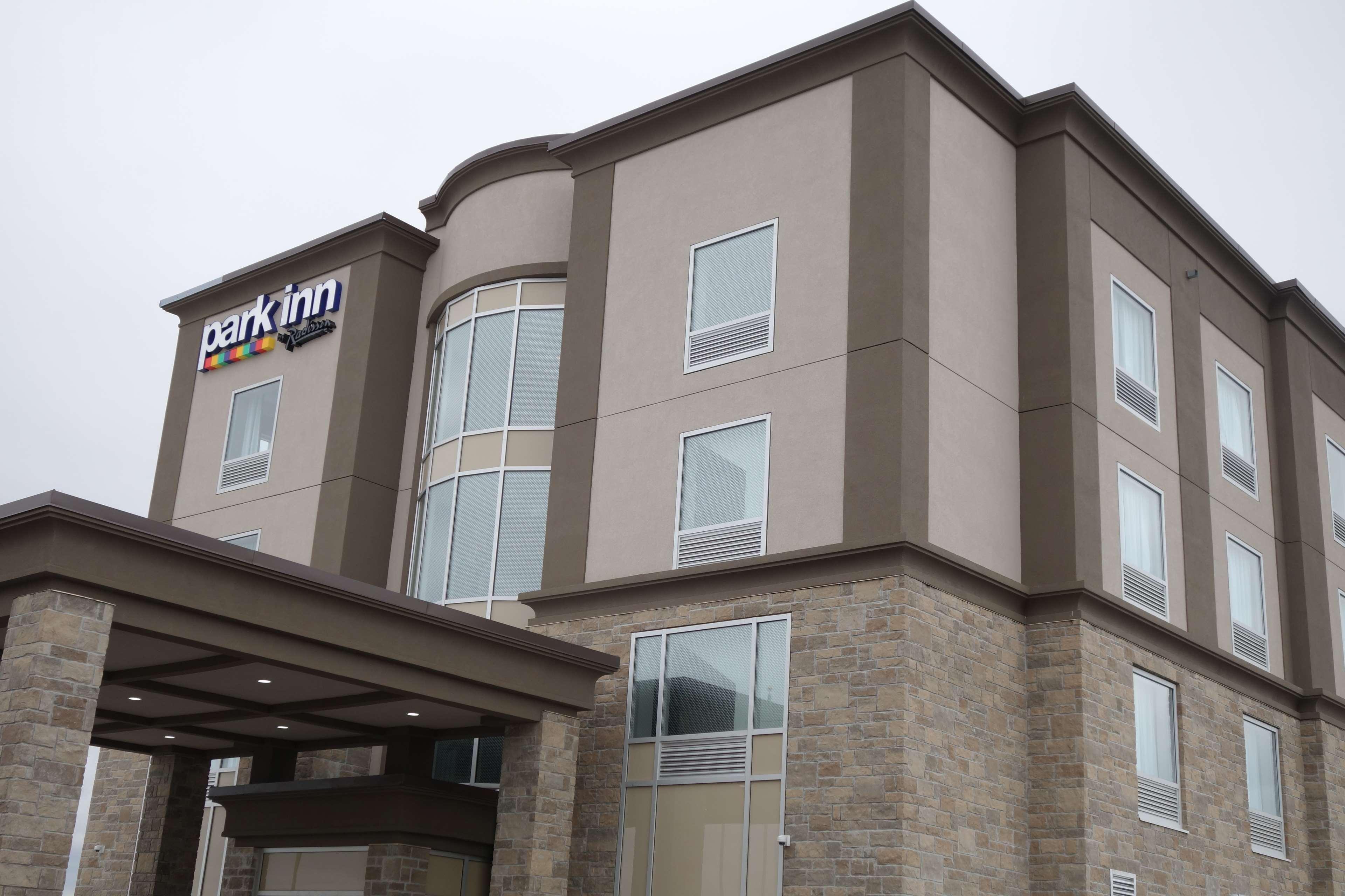 Park Inn By Radisson Brampton, On Екстер'єр фото