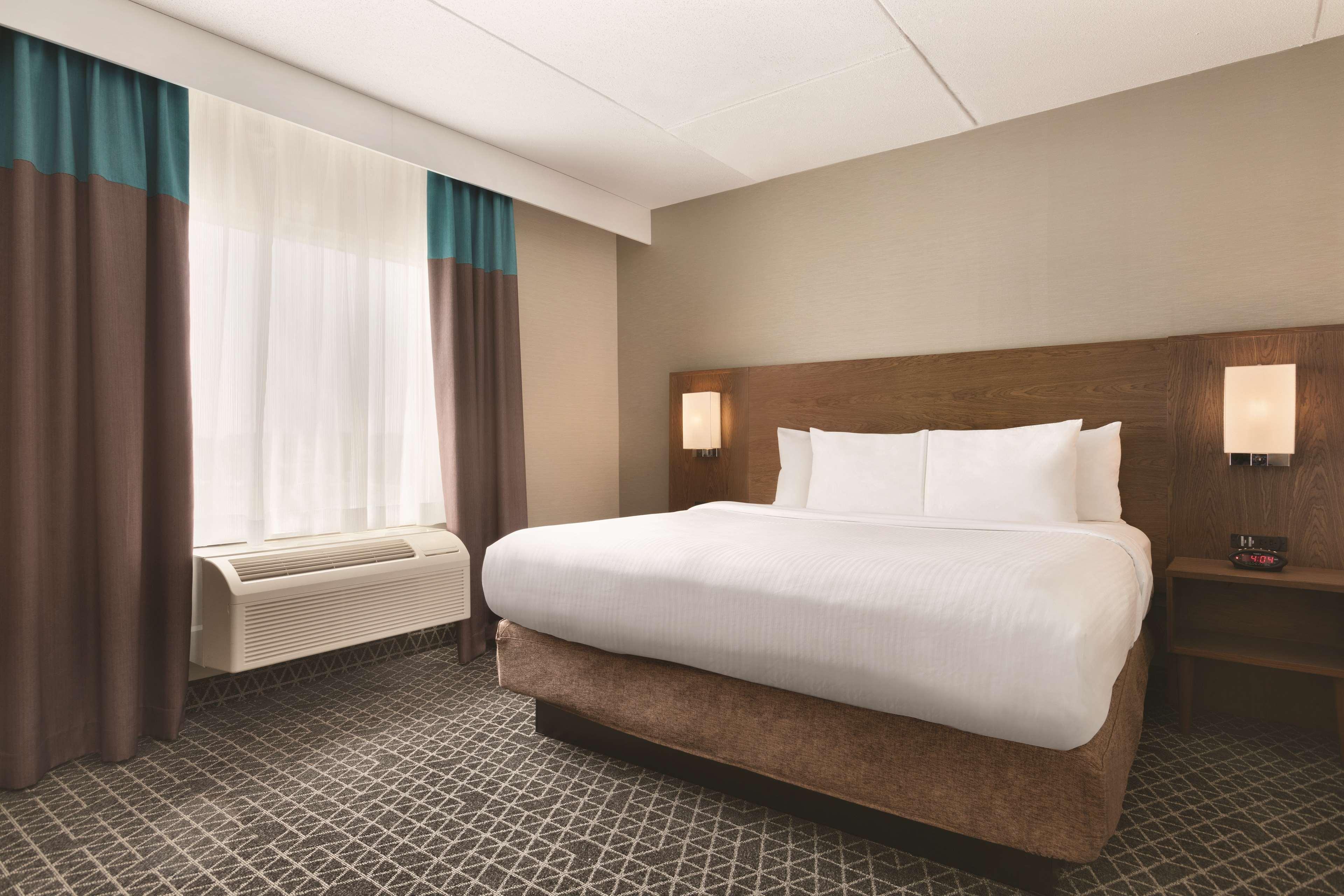 Park Inn By Radisson Brampton, On Екстер'єр фото