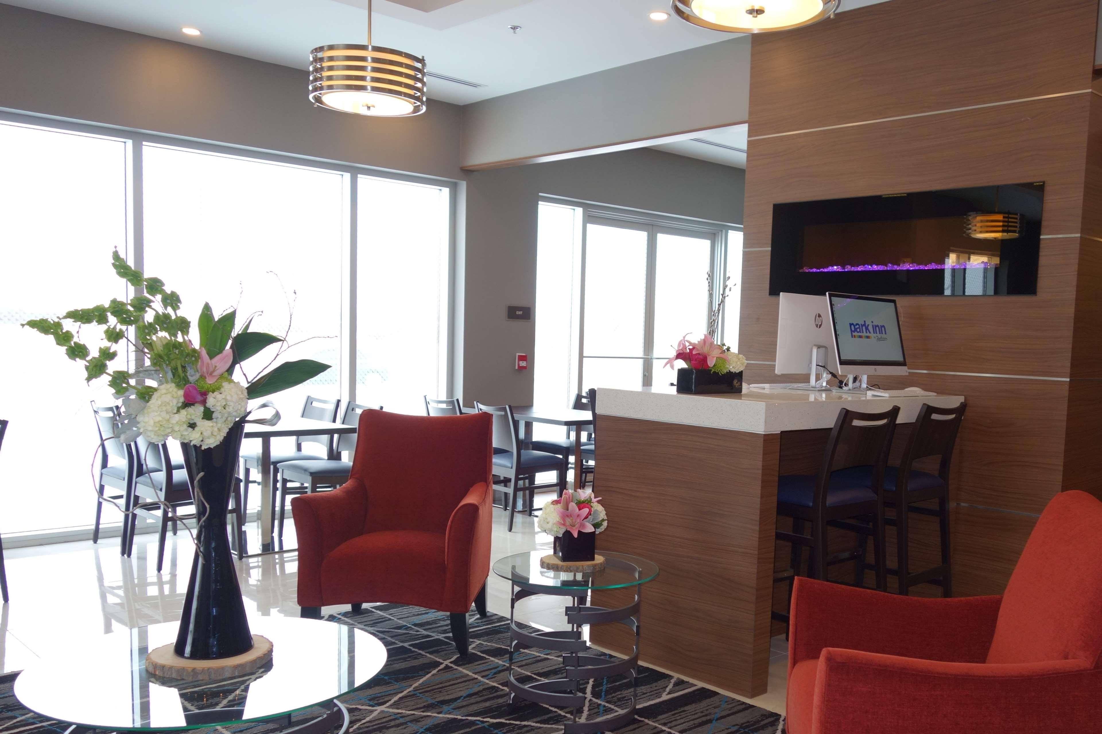 Park Inn By Radisson Brampton, On Екстер'єр фото