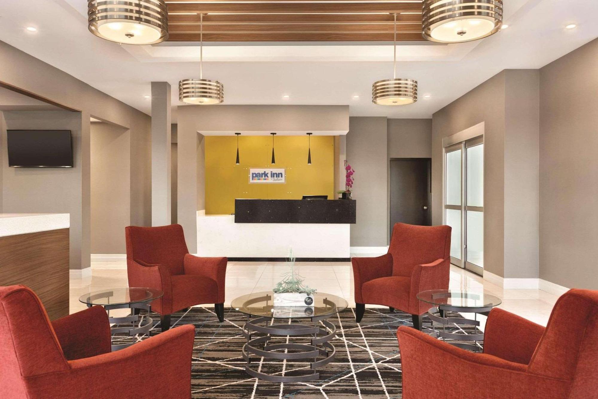 Park Inn By Radisson Brampton, On Екстер'єр фото